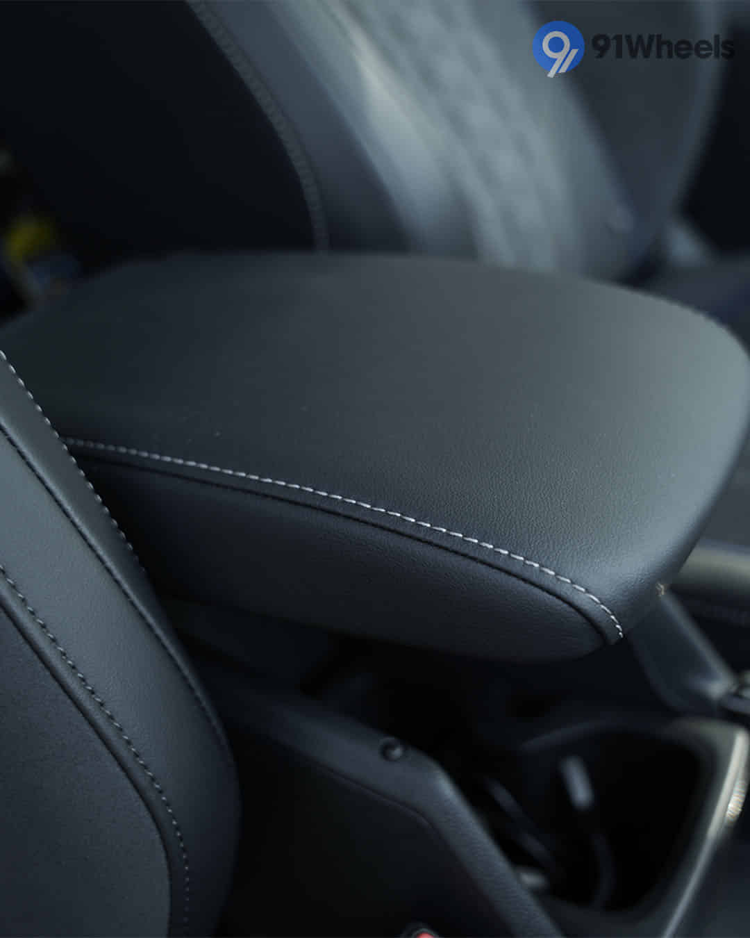 Front Centre Arm Rest