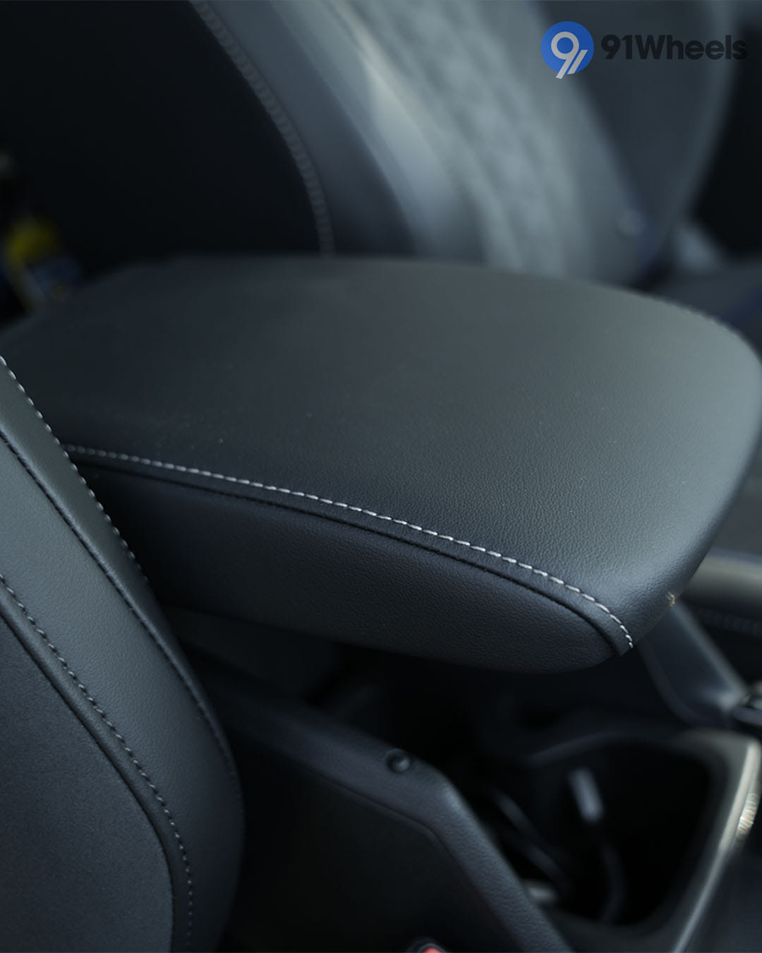 Volkswagen Tiguan R-Line Front Centre Arm Rest Volkswagen Tiguan R-Line Front Centre Arm Rest