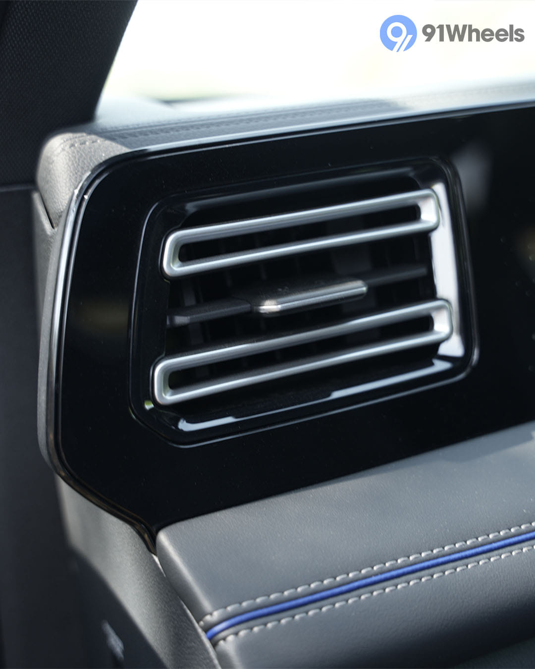 Volkswagen Tiguan R-Line Front Passenger Air Vents Volkswagen Tiguan R-Line Front Passenger Air Vents