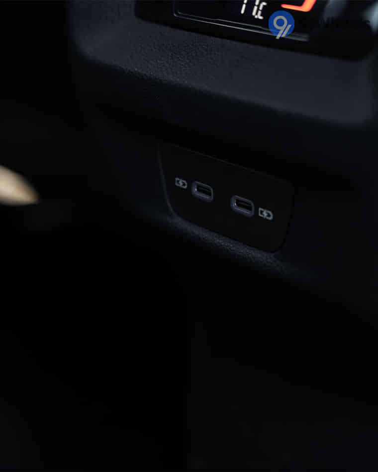 Infotainment & Charging - 3