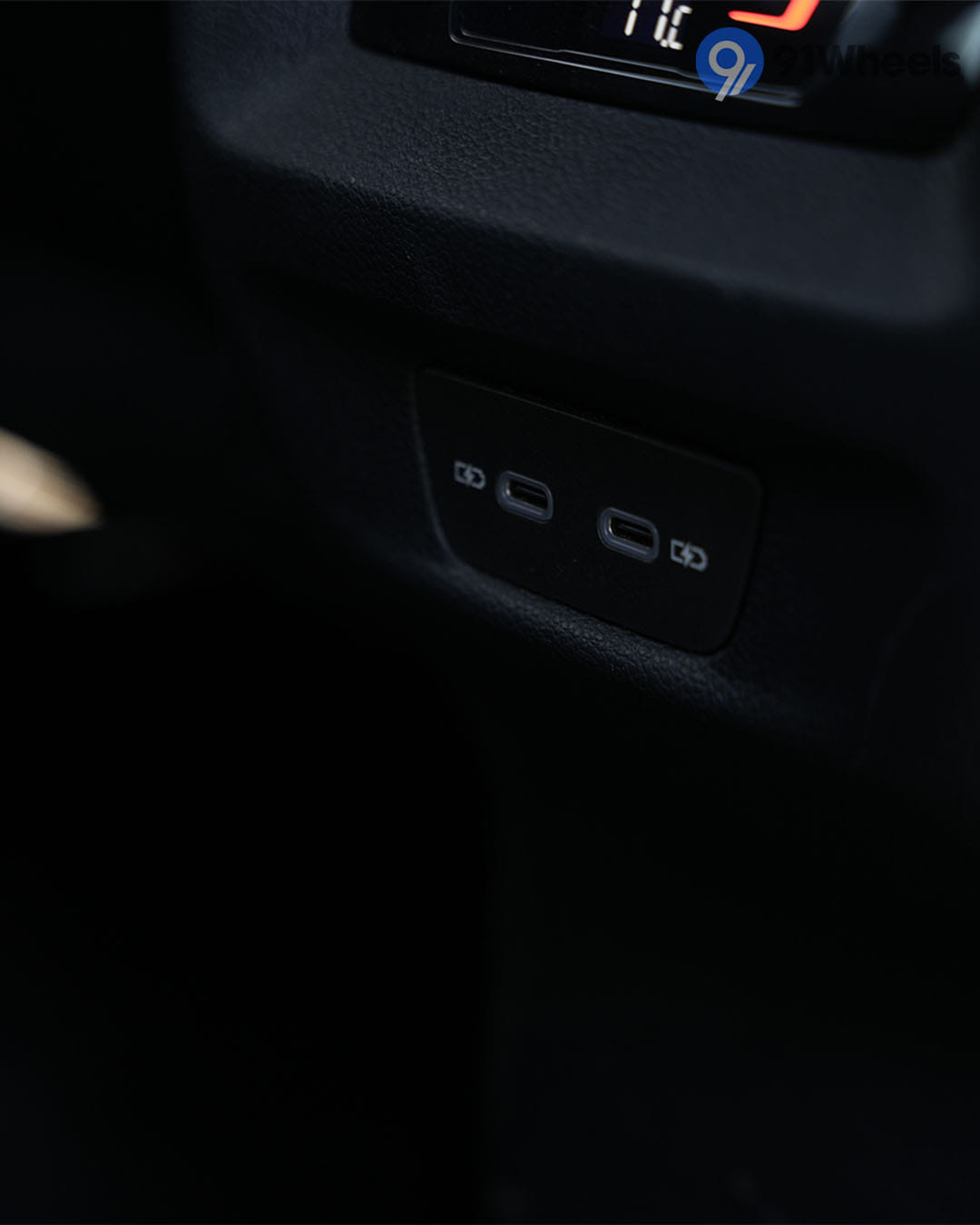 Volkswagen Tiguan R-Line Rear Row Charging Point Volkswagen Tiguan R-Line Rear Row Charging Point