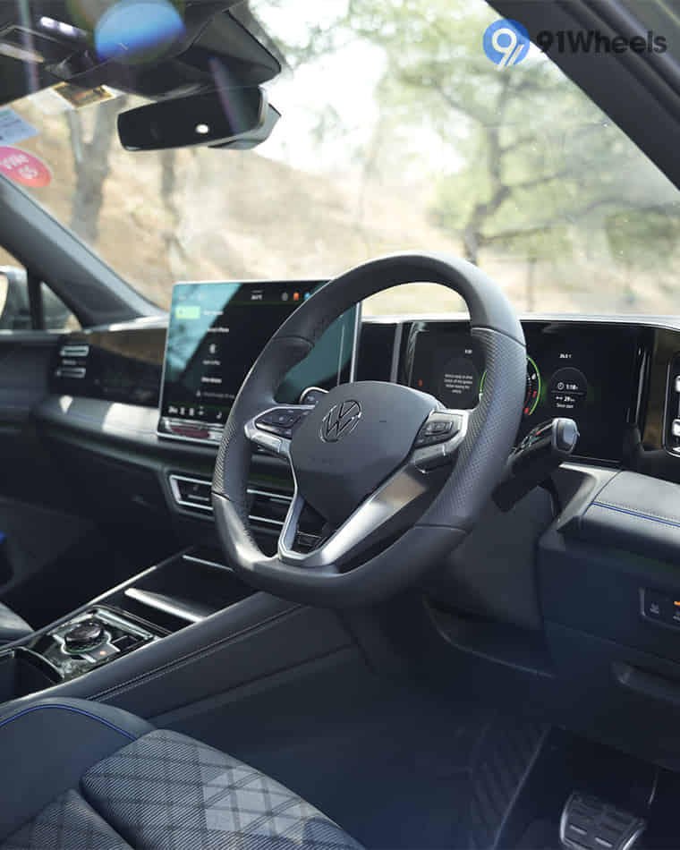 Dashboard & Front Cabin - 10