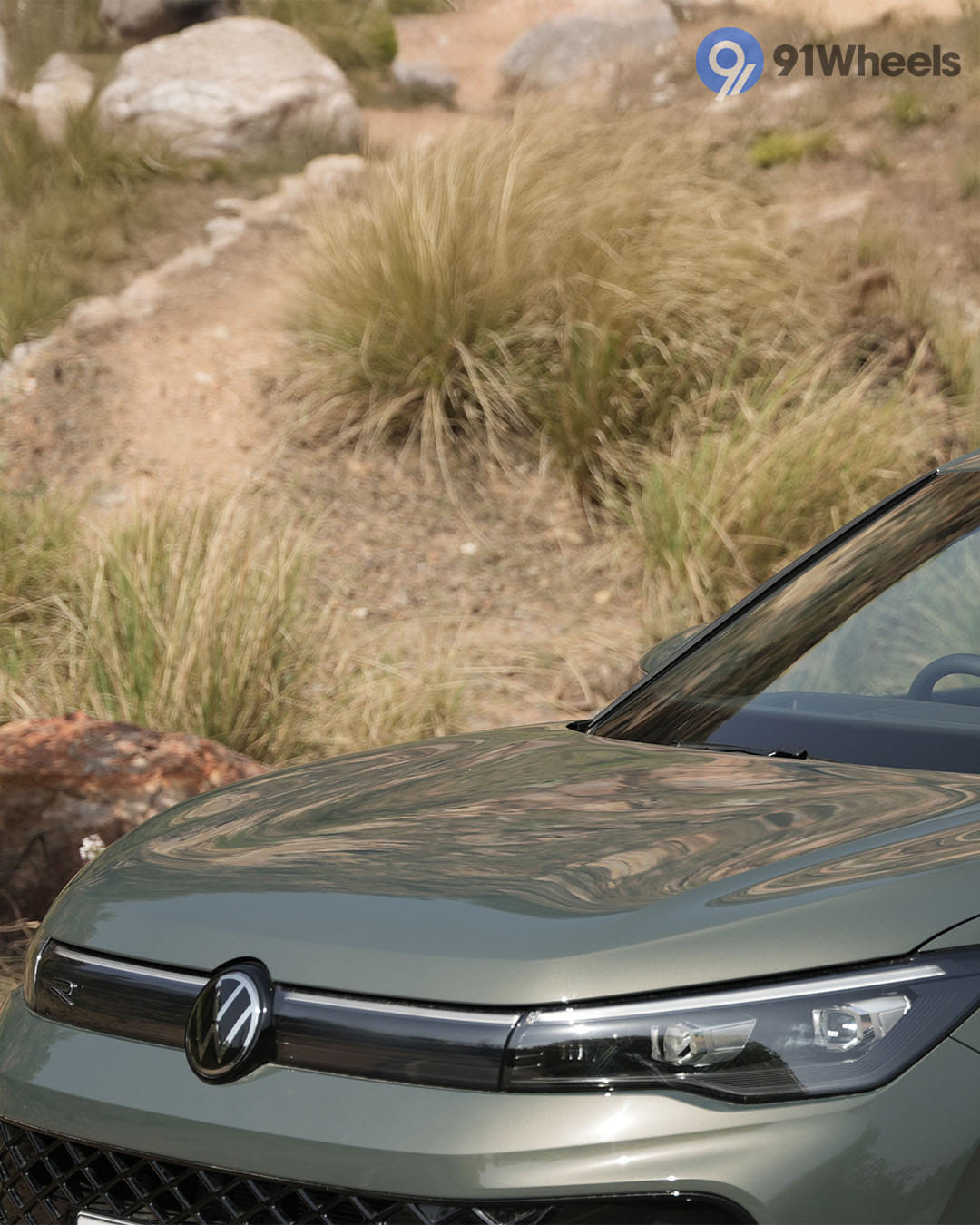 Volkswagen Tiguan R-Line Closed Hood / Bonnet Volkswagen Tiguan R-Line Closed Hood / Bonnet