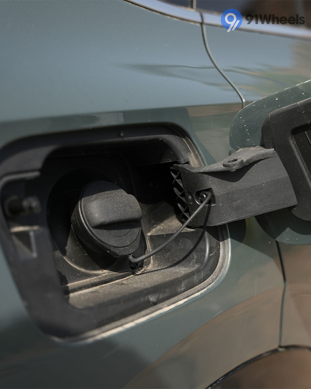 Volkswagen Tiguan R-Line Open Fuel Lid Volkswagen Tiguan R-Line Open Fuel Lid