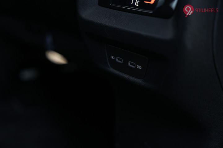 Volkswagen Tiguan R-Line Rear Row Charging Point