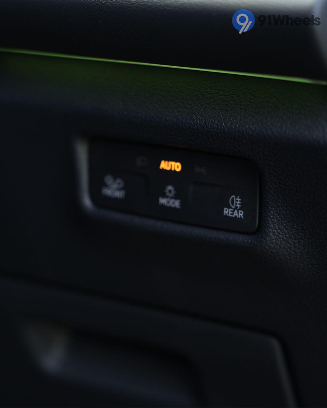 Dashboard & Front Cabin - 7