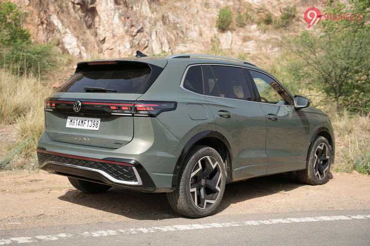 Volkswagen Tiguan R-Line Right Rear Three Quarter