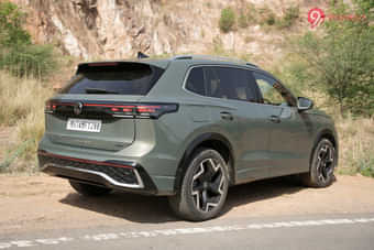 Volkswagen Tiguan R-Line Right Rear Three Quarter Volkswagen Tiguan R-Line Right Rear Three Quarter