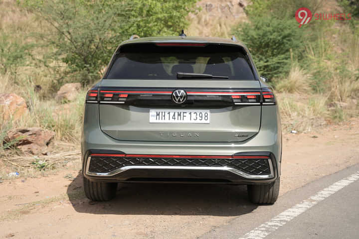 Volkswagen Tiguan R-Line Rear View Volkswagen Tiguan R-Line Rear View