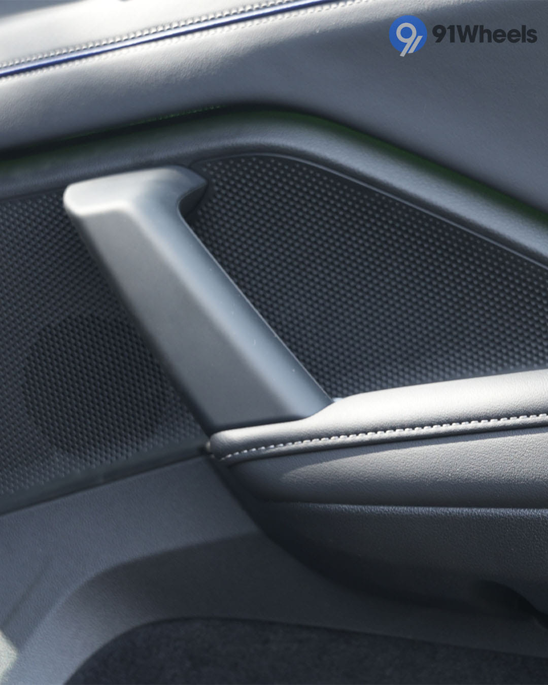 Volkswagen Tiguan R-Line Front Speakers Volkswagen Tiguan R-Line Front Speakers