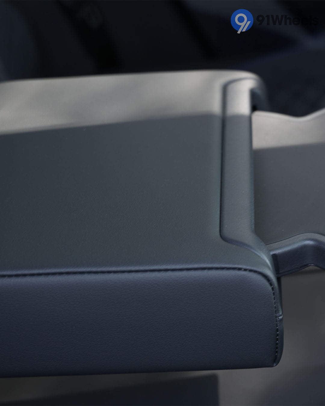 Volkswagen Tiguan R-Line Rear Centre Arm Rest Volkswagen Tiguan R-Line Rear Centre Arm Rest