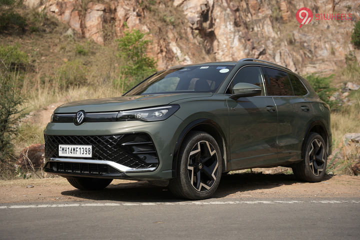 Volkswagen Tiguan R-Line Left Front Three Quarter