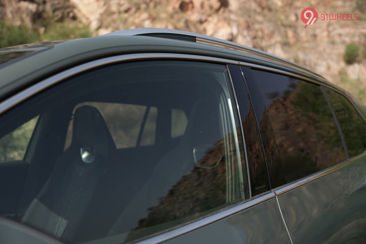 Volkswagen Tiguan R-Line Side Glass Housing
