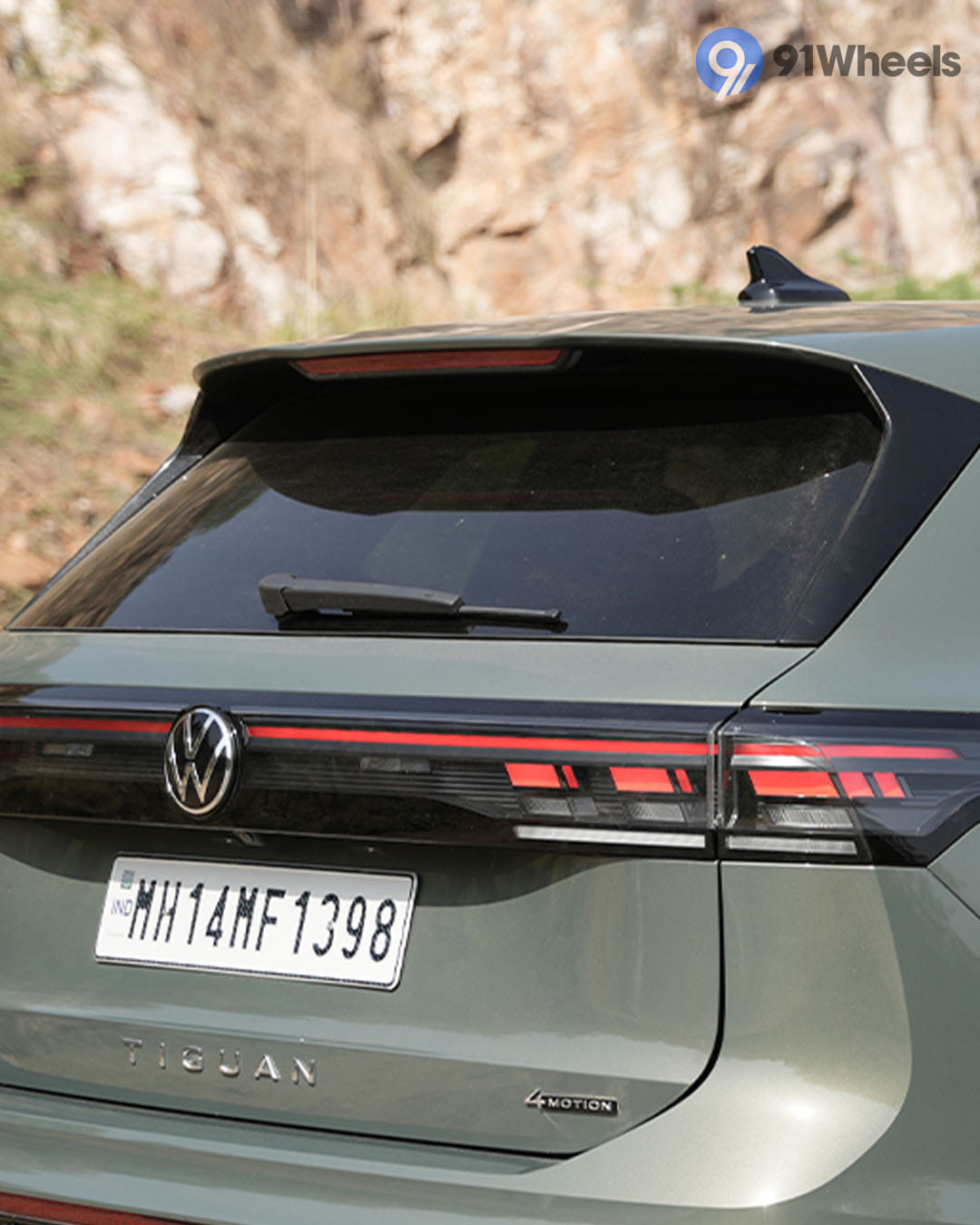 Volkswagen Tiguan R-Line Rear Windshield / Windscreen Volkswagen Tiguan R-Line Rear Windshield / Windscreen