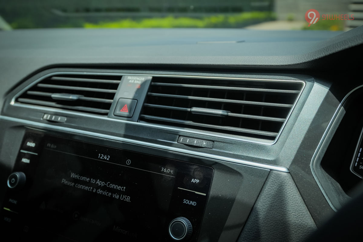 Volkswagen Tiguan 2021-2025 Front Centre Air Vents