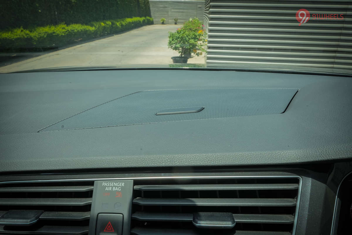 Volkswagen Tiguan 2021-2025 Central Dashboard - Top Storage/Speaker