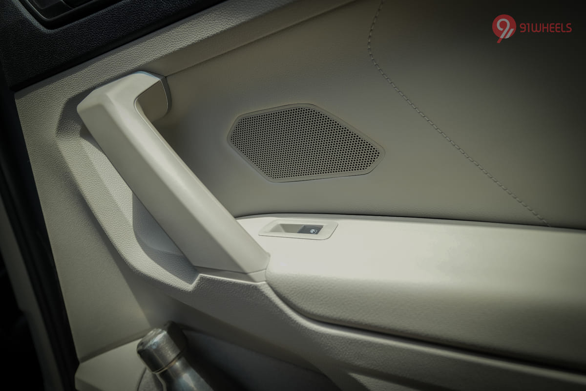 Volkswagen Tiguan 2021-2025 Rear Door Handle Volkswagen Tiguan 2021-2025 Rear Door Handle