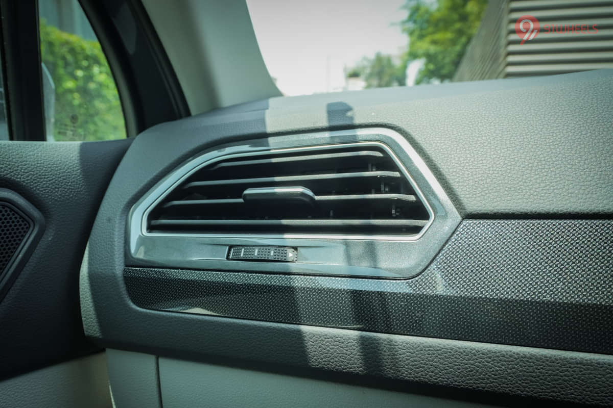 Volkswagen Tiguan 2021-2025 Front Passenger Air Vent