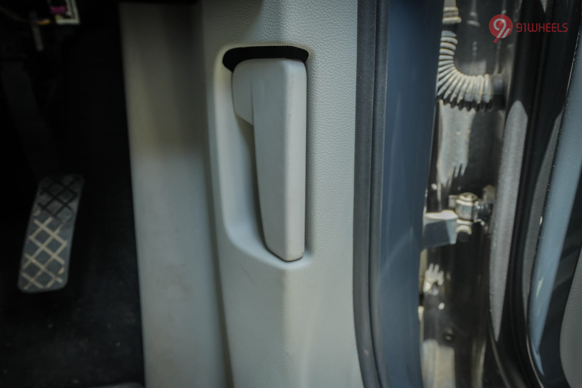 Volkswagen Tiguan 2021-2025 Boot Release Lever/Fuel Lid Release Lever Volkswagen Tiguan 2021-2025 Boot Release Lever/Fuel Lid Release Lever