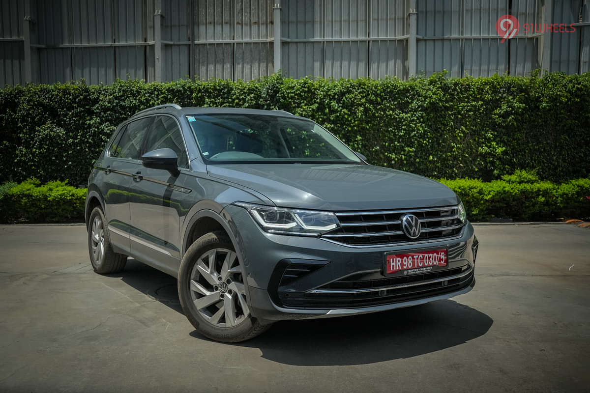 Volkswagen Tiguan 2021-2025 Right Front Three Quarter