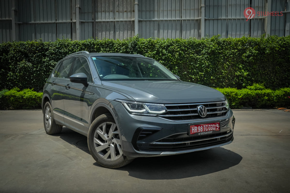 Volkswagen Tiguan 2021-2025 Right Front Three Quarter Volkswagen Tiguan 2021-2025 Right Front Three Quarter
