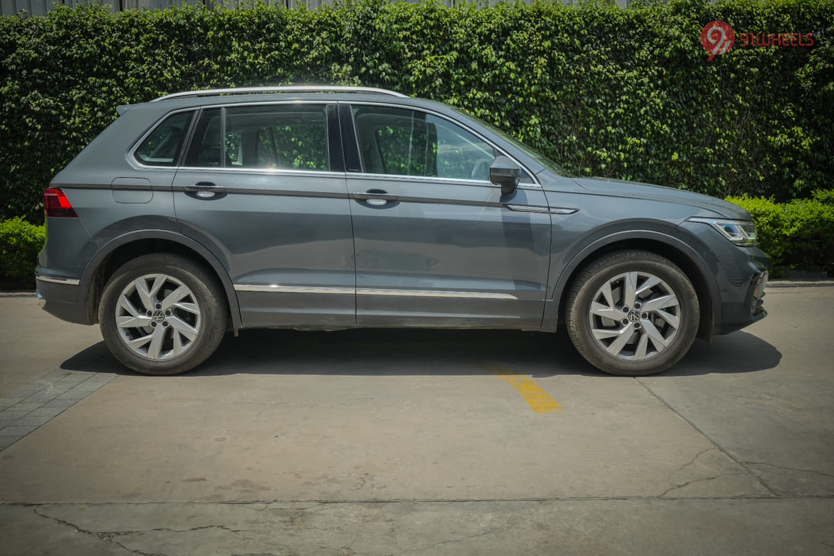 Volkswagen Tiguan 2021-2025 Right Side View Volkswagen Tiguan 2021-2025 Right Side View