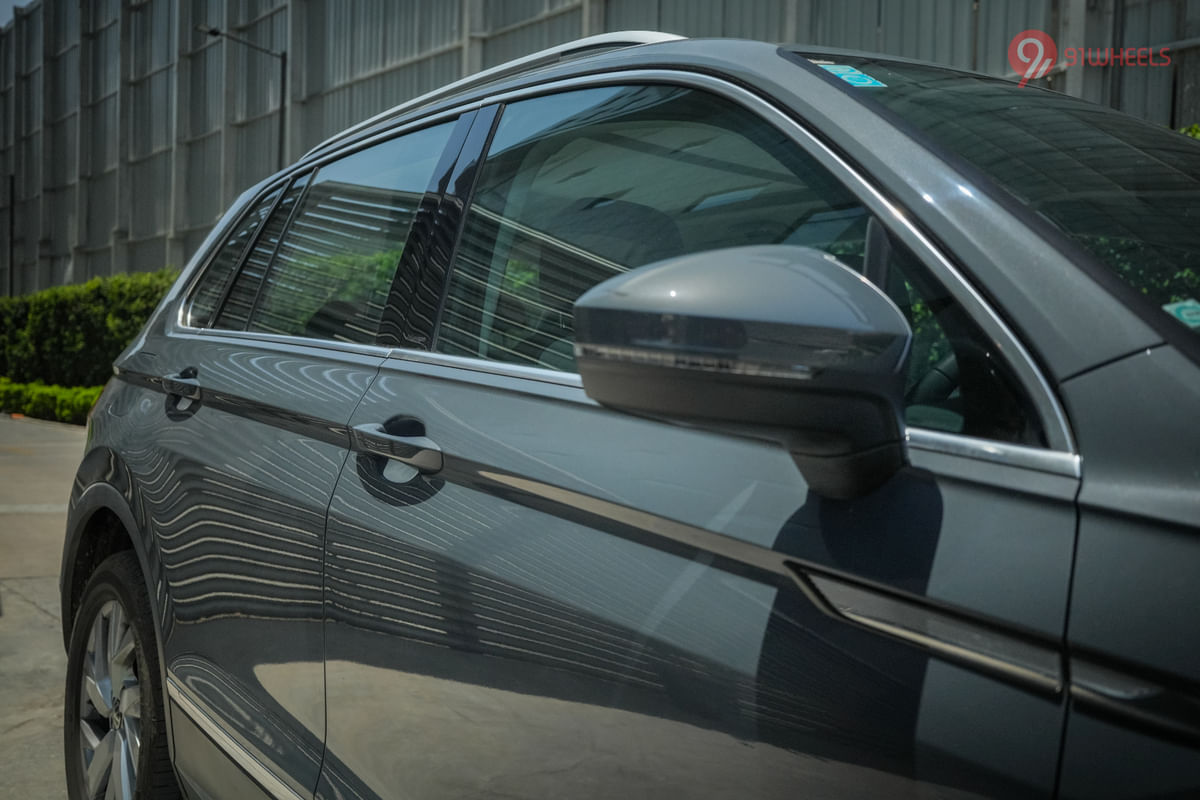 Volkswagen Tiguan 2021-2025 Side Glass Housing