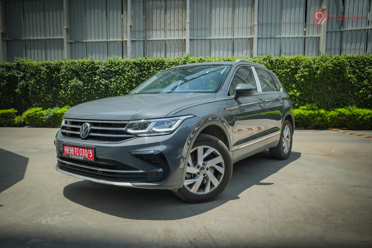 Volkswagen Tiguan 2021-2025 Left Front Three Quarter Volkswagen Tiguan 2021-2025 Left Front Three Quarter