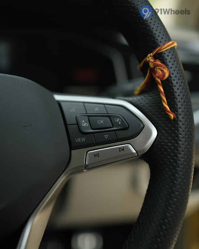 Virtus Right Steering Mounted Controls