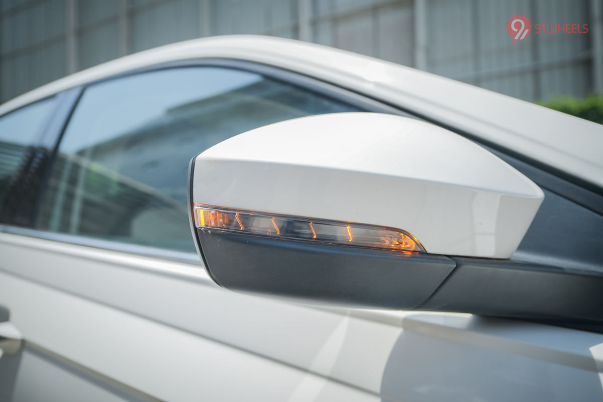 Volkswagen Virtus ORVM Blinker