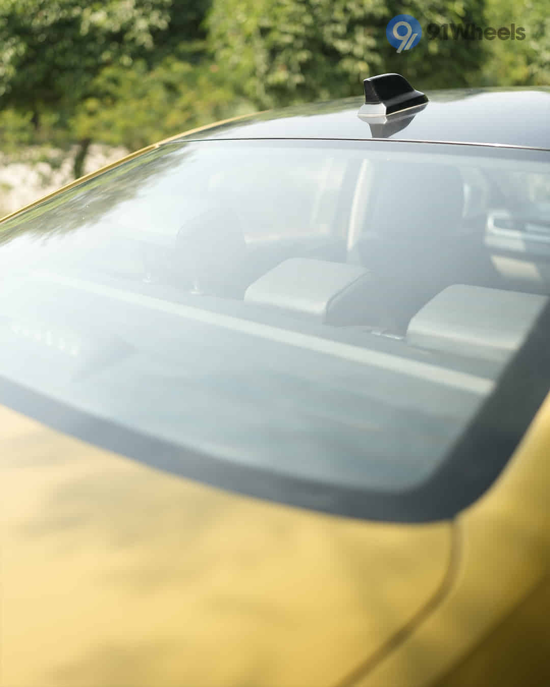 Front Windshield / Windscreen