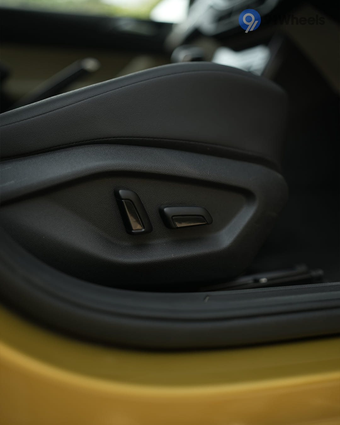 Seats & Cabin Comfort - 8