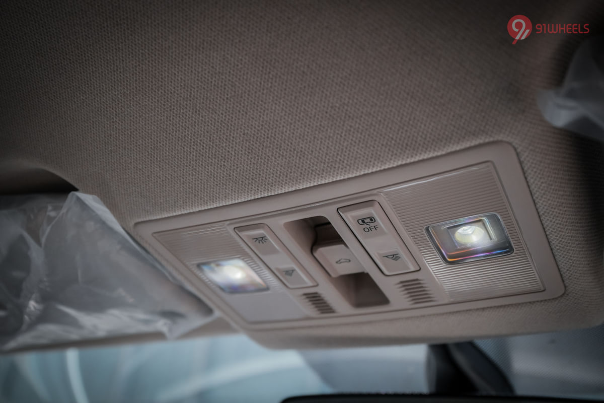 Volkswagen Virtus Roof Mounted Controls/Sunroof & Cabin Light Controls