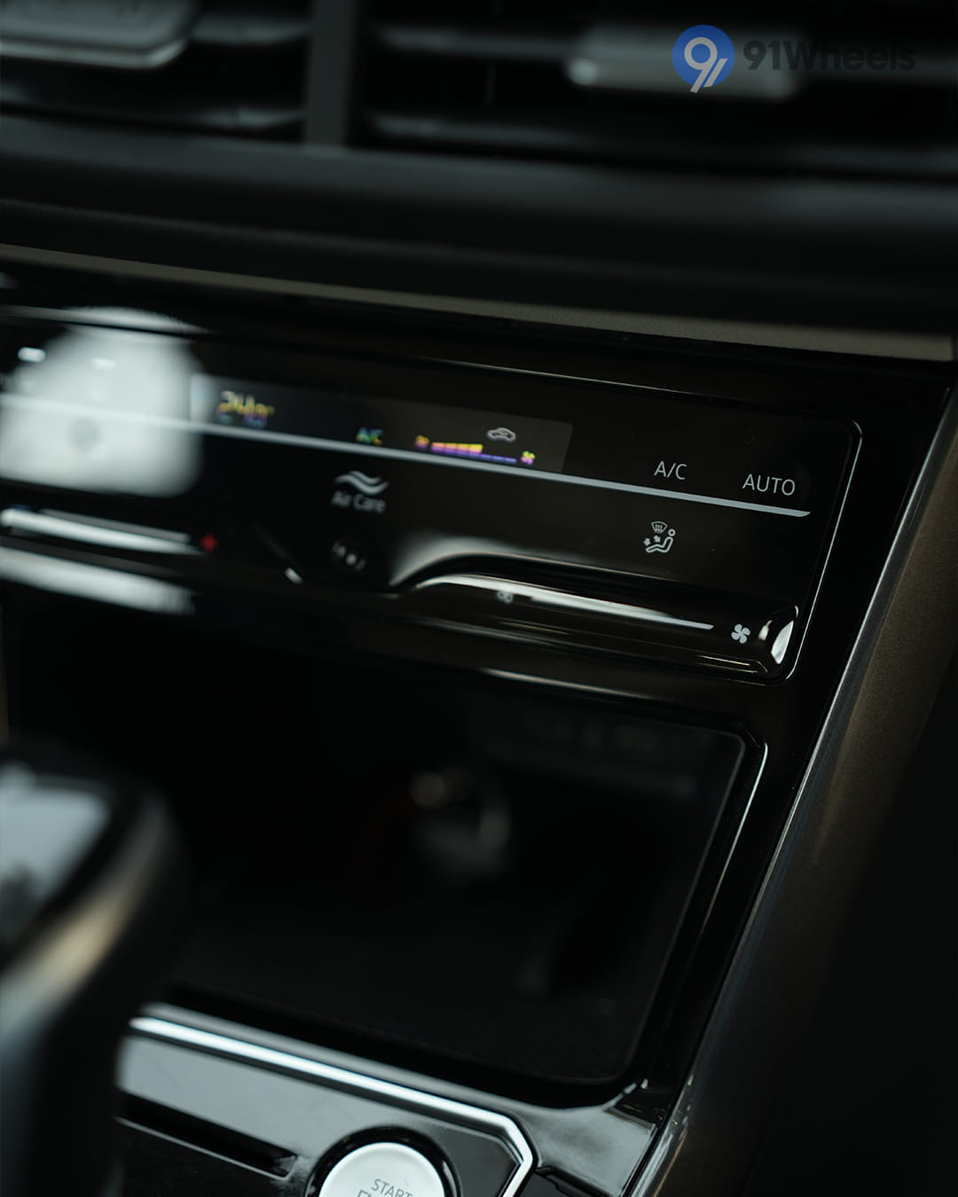 Dashboard & Front Cabin - 10