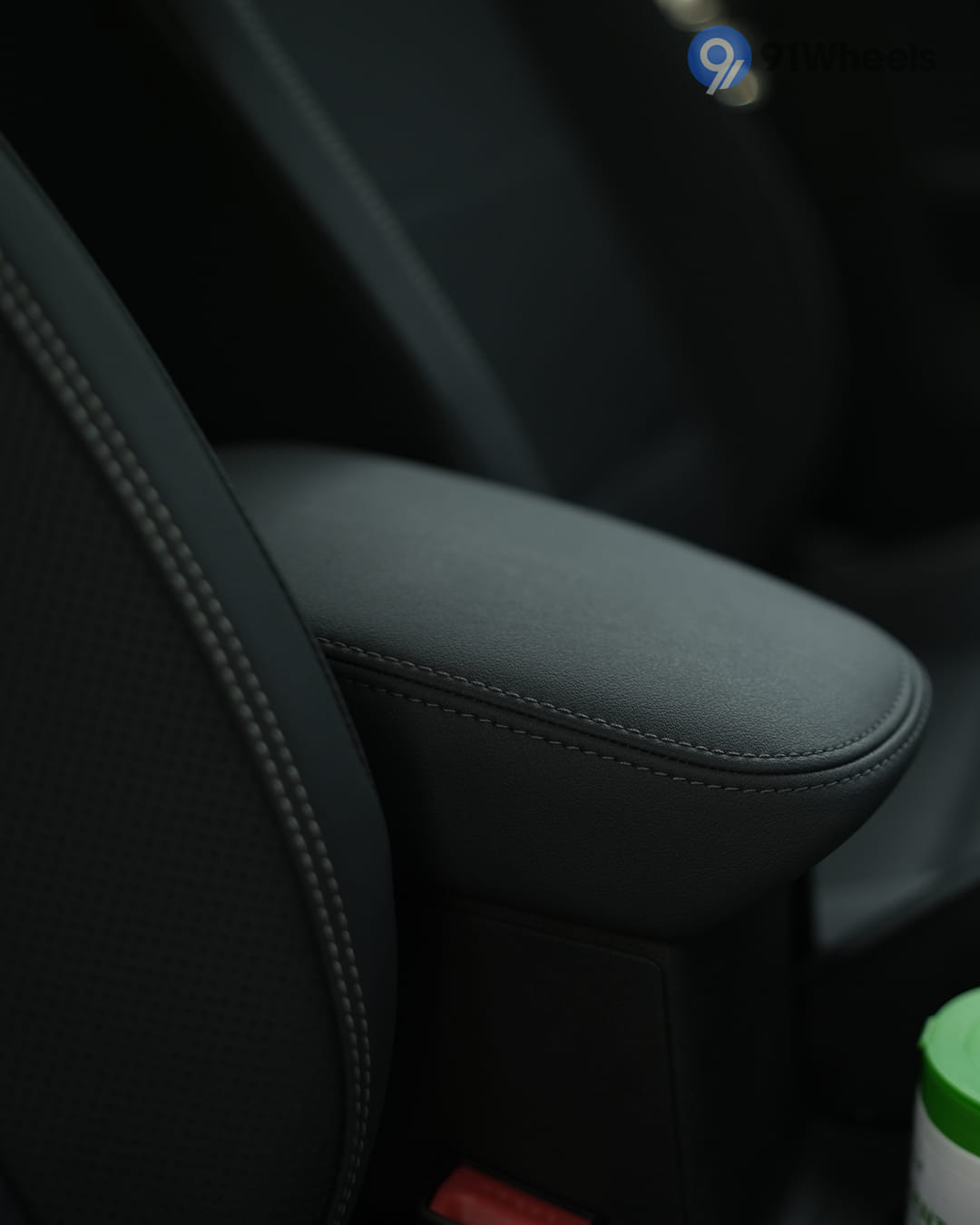 Dashboard & Front Cabin - 9