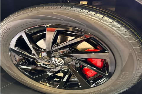 Volkswagen Virtus GT Plus MT ES (Deep Black Pearl) Wheel