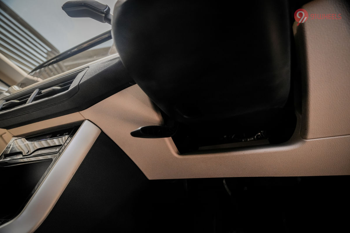Volkswagen Virtus Steering Adjustment Lever/Controller