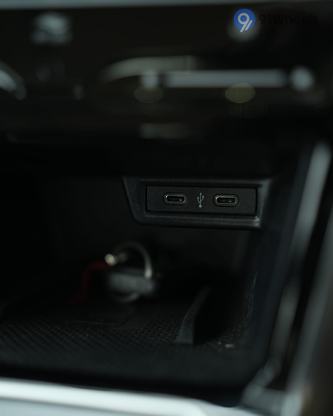 Volkswagen Virtus Power Socket / USB / Wireless Charging