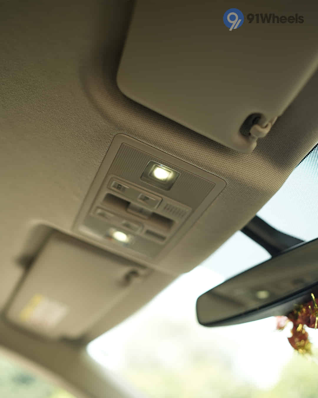 Roof Mounted Controls / Sunroof & Cabin Light Controls