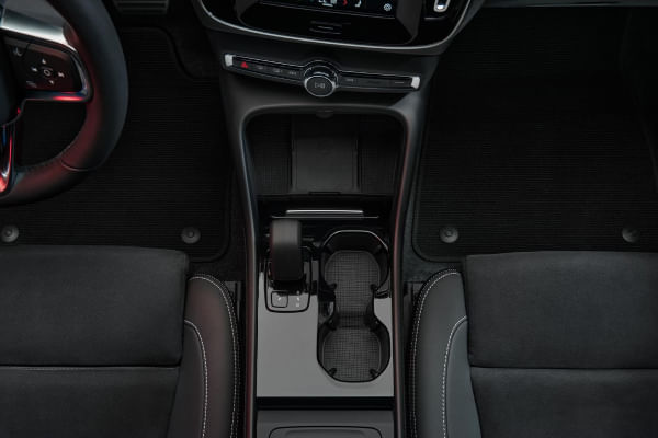 Volvo EC40 Cup Holders