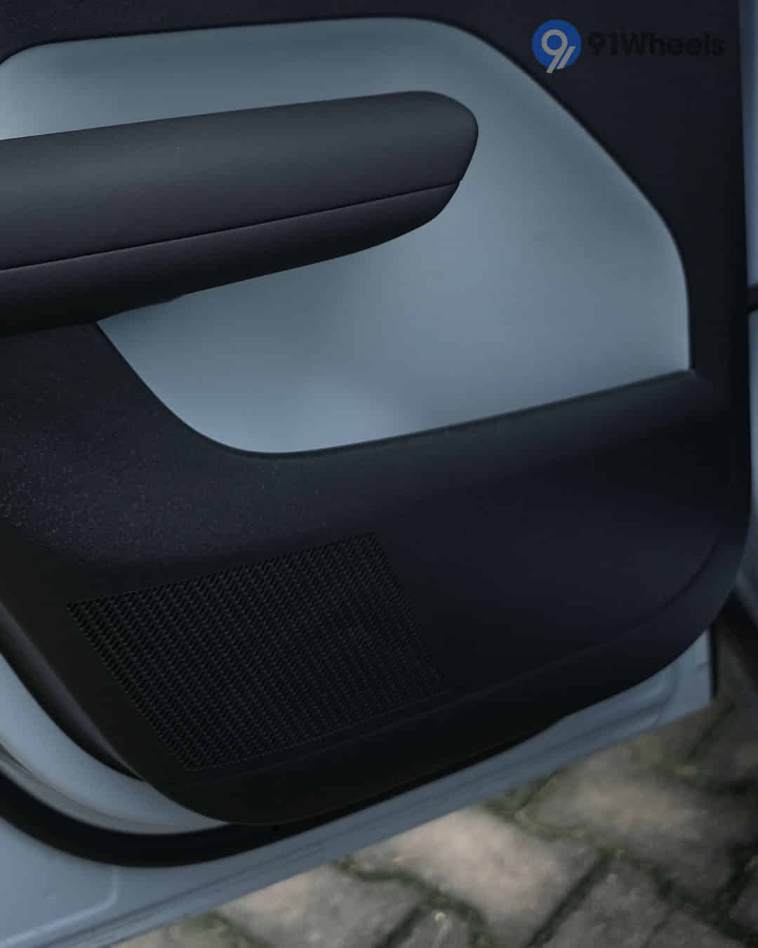 Rear Speakers Rear Speakers