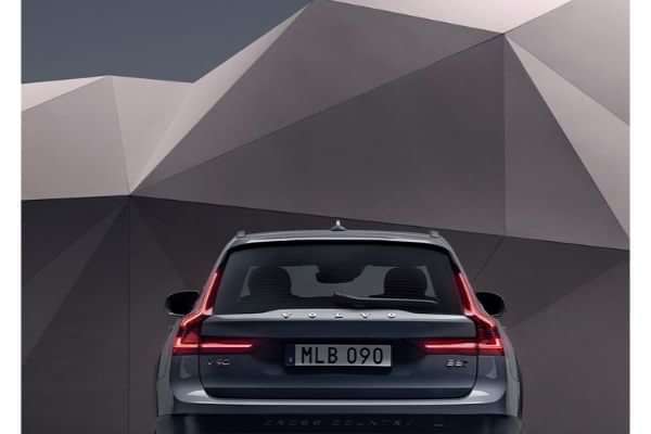 Volvo V90 2020-2021 Rear Profile