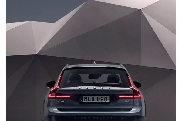 Volvo V90 2020-2021 Rear Profile