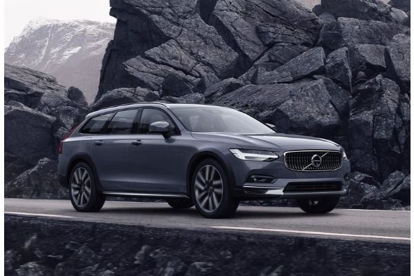 Volvo V90 2020-2021 Driving Shot