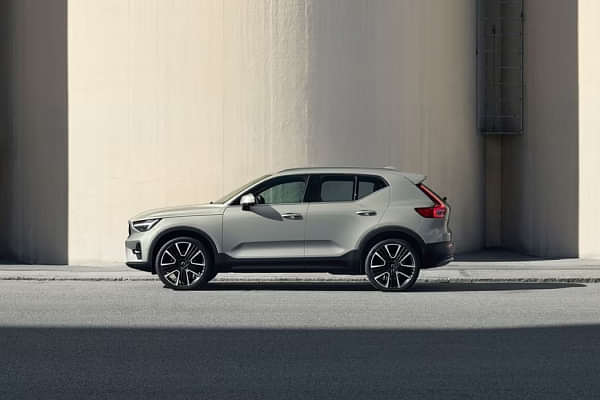 Volvo XC40 2022-2024 Left Side View