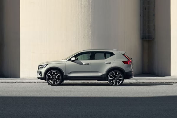 Volvo XC40 2023-2024 Left Side View