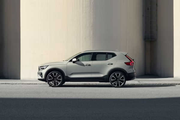Volvo XC40 2023-2024 Left Side View Volvo XC40 2023-2024 Left Side View