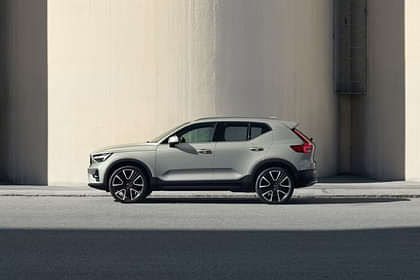 Volvo XC40 2023 B4 Ultimate Left Side View