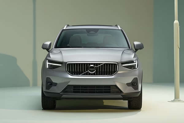 Volvo XC40 2022-2024 Front View