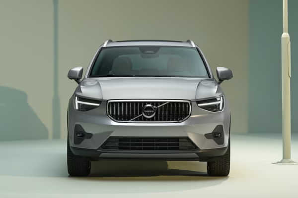 Volvo XC40 2023-2024 Front View Volvo XC40 2023-2024 Front View